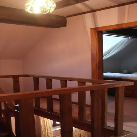 Riverside Escape In Bouillon, Cleaning Included 度假居