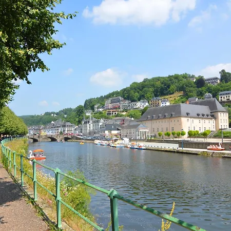 度假居 Riverside Escape In Bouillon, Cleaning Included 布永