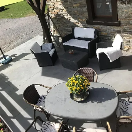 Riverside Escape In Bouillon, Cleaning Included 度假居